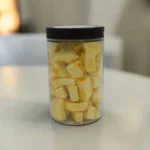 Traškūs liofilizuoti mangai be pridėtinio cukraus – produkto tekstūra iš arti