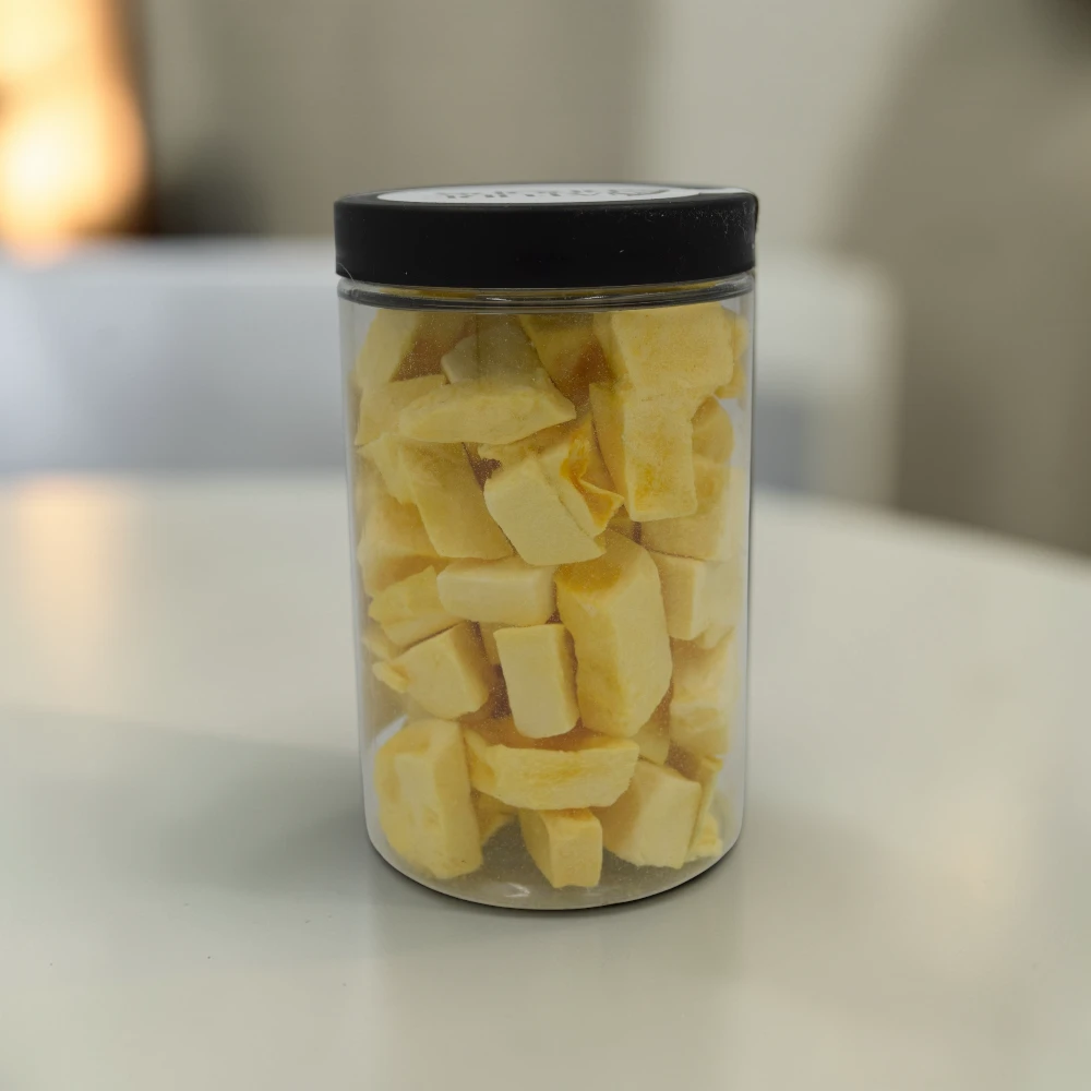 Traškūs liofilizuoti mangai be pridėtinio cukraus – produkto tekstūra iš arti