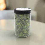 Liofilizuoti svogūnų laiškai iš arti – ryški spalva ir gaivus aromatas